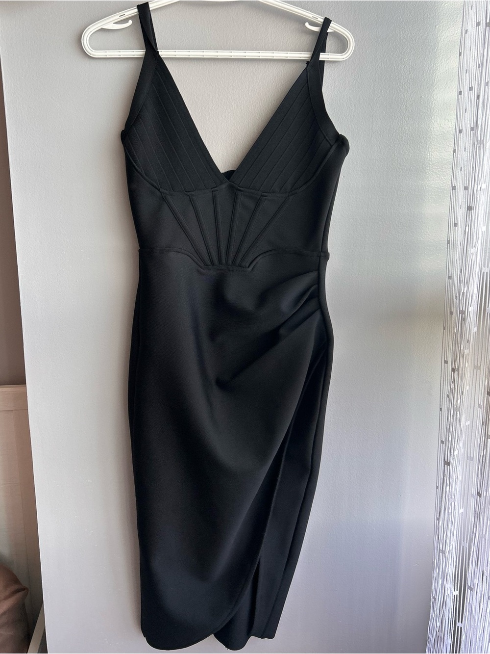Black V-Neck Sleeveless Midi Dress